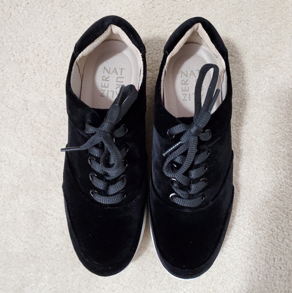 Naturalizer Jimi black velvet lace up sneakers shoes 6 padded white rubber sole - Picture 6 of 14